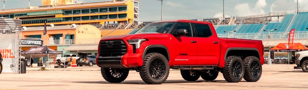 Кастомний монстр 6х6 з Toyota Tundra 2022 від компанії з Флоріди Кастомний монстр 6х6 з Toyota Tundra 2022 від компанії з Флоріди