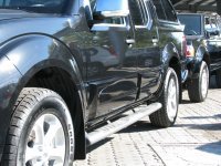 Накладки на двери листва Nissan Navara Накладки на двери листва Nissan Navara