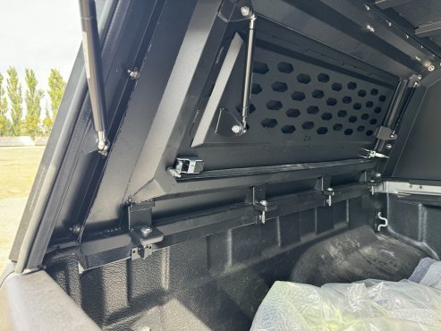 Кунг на Toyota Hilux 2015+ AR Design металевий