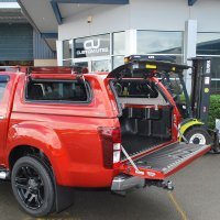Кунг Isuzu D-Max 2016-2021 Aeroklas со стеклами вверх Кунг Isuzu D-Max 2016-2021 Aeroklas со стеклами вверх