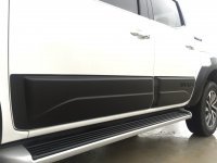 Накладки на двери листва Nissan Navara NP300 2019+ Safari