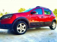 Листва на двери для Renault Sandero 2014+