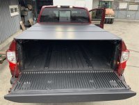 Крышка кузова их трех секций Nissan Titan Крышка кузова их трех секций Nissan Titan