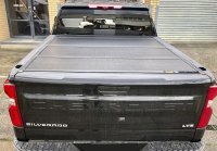 Четырехсекционная алюминиевая крышка AR Design CHEVY SILVERADO  5.5 '/ 6.5' BED 2019+